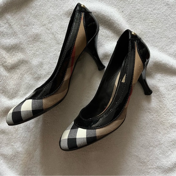 Burberry Black, White, & Beige Plaid W/ Patent Leather Trim Detail Heels Sz 37.5 - Picture 5 of 10